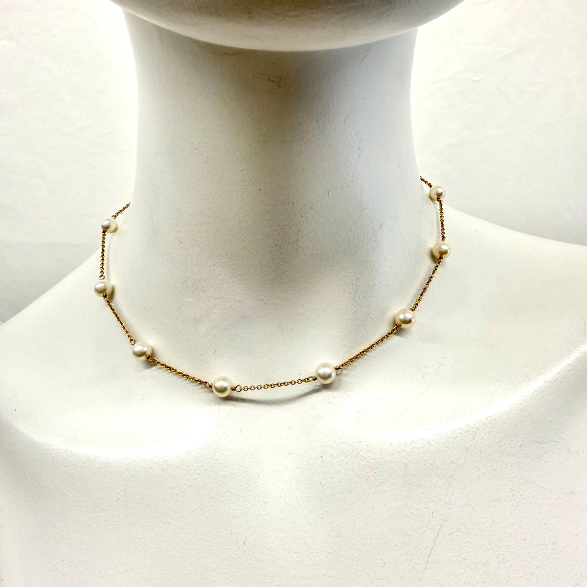 18K Gold Necklace with 11 Cultured Pearls