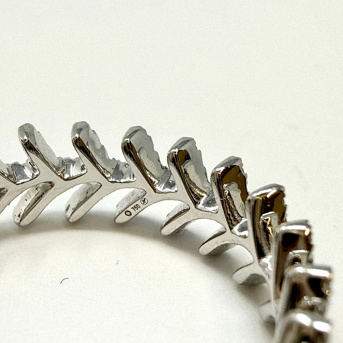 18K White Gold Diamond Band