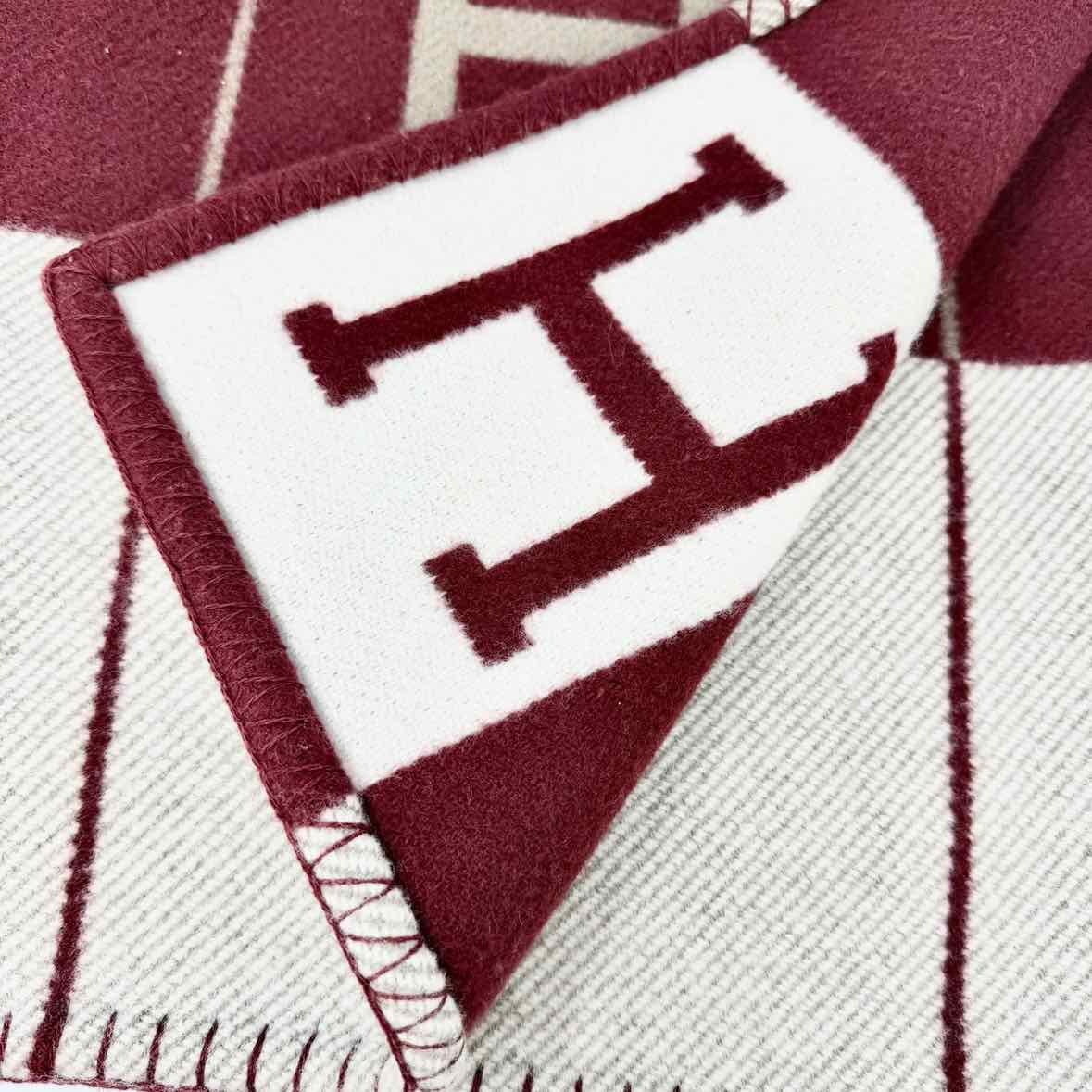 Hermes Avalon III Throw Blanket