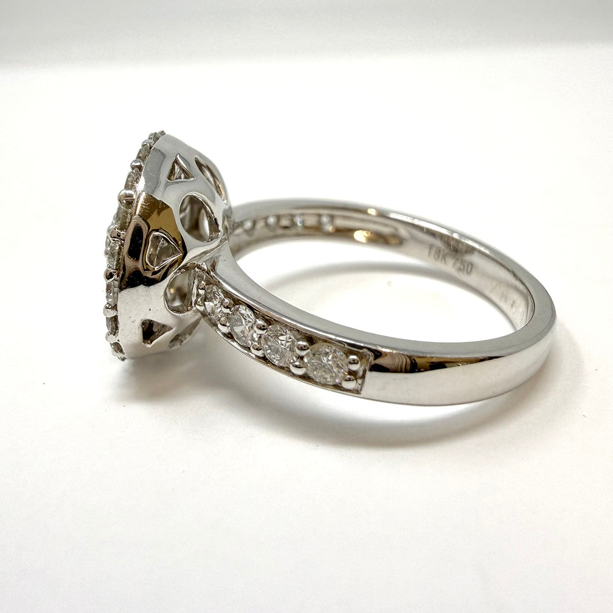 18K White Gold Ring with Diamonds