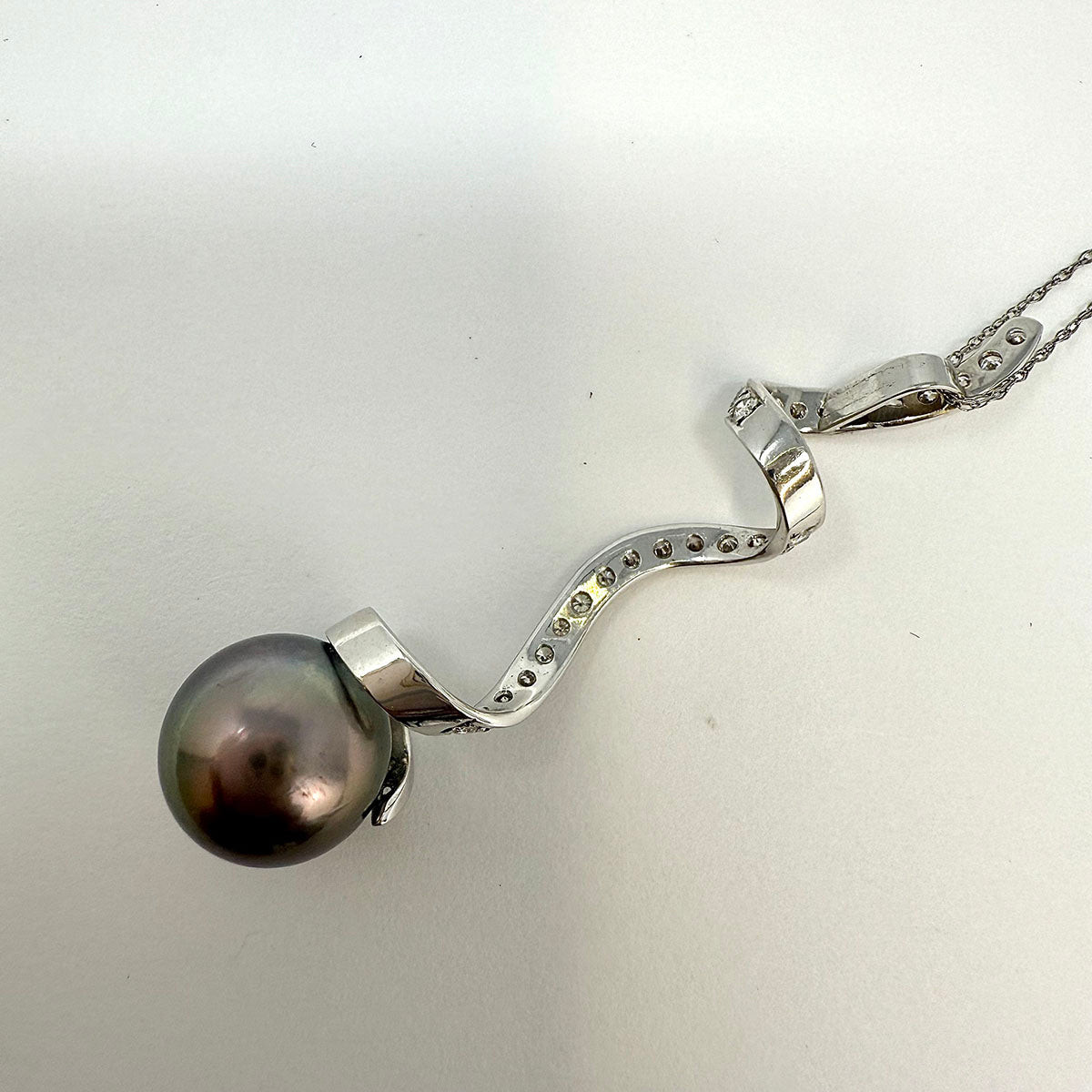 18K White Gold Necklace with Diamond Swirl Pendant with Tahitian Pearl