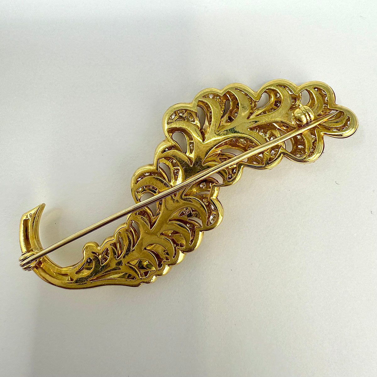Harco 18K Gold Feather Pin with 123 Diamonds