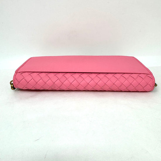 Bottega Veneta Intrecciato Wallet on the Chain