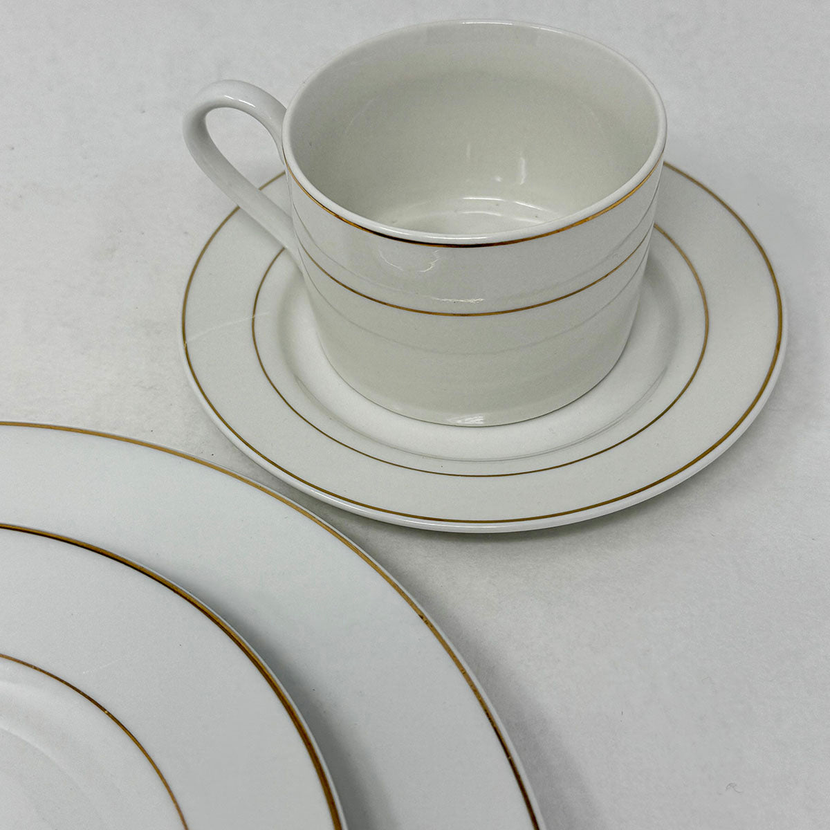 35pcs: 4 5Pc Place Settings Gibson China +15 xtra dishes