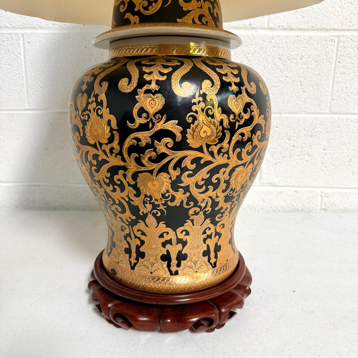 Asian Style Porcelain Jar Table Lamp (Frayed Shade)