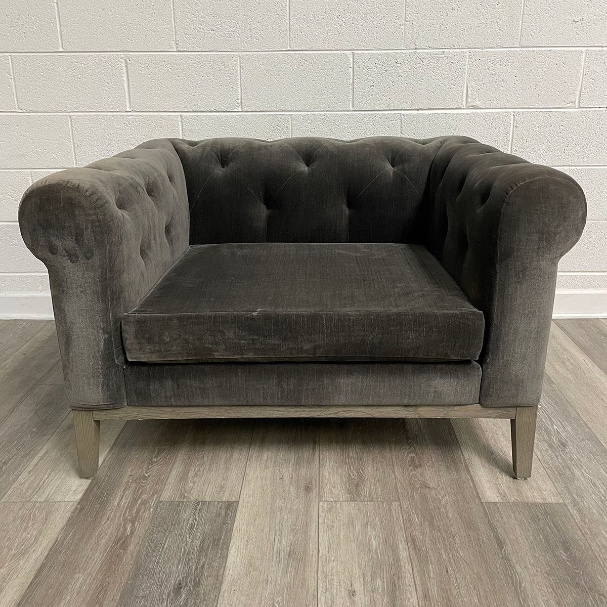 Italia Chesterfield Chair with Oak Base