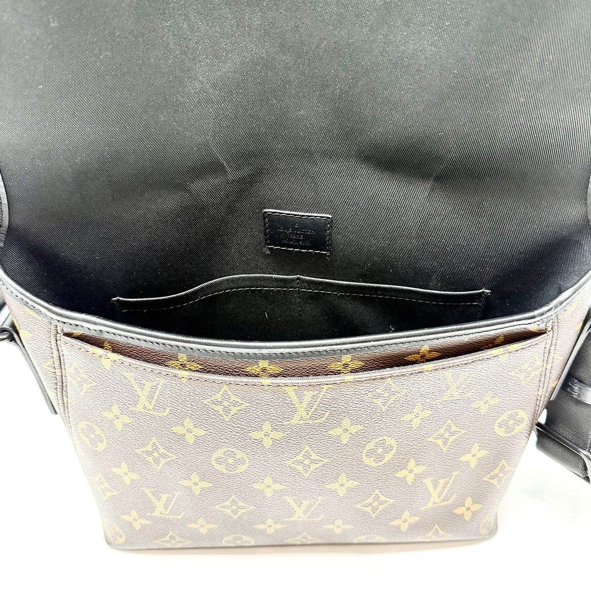 Louis Vuitton Messenger Bag