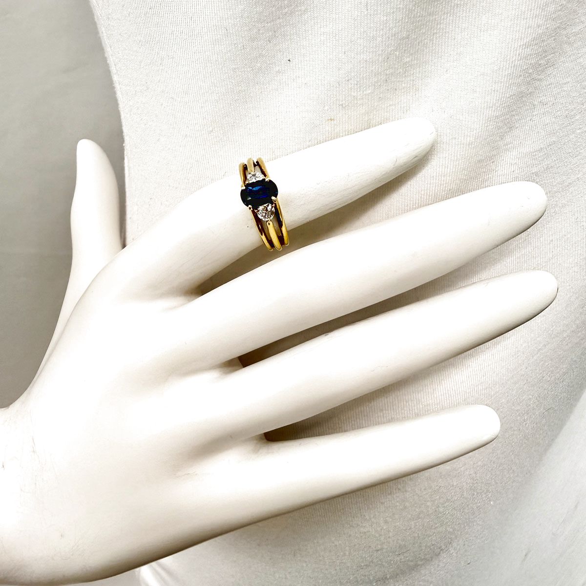 18K Gold Ring with Sapphire and Diamond