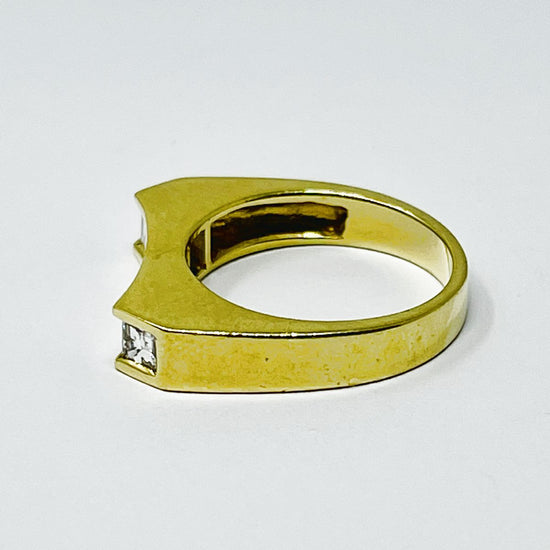 Prestige 18K Gold Ring with Diamonds