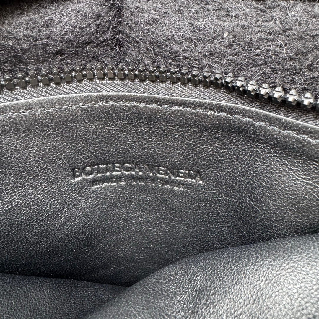 Bottega Veneta Intrecciato Laptop Cover