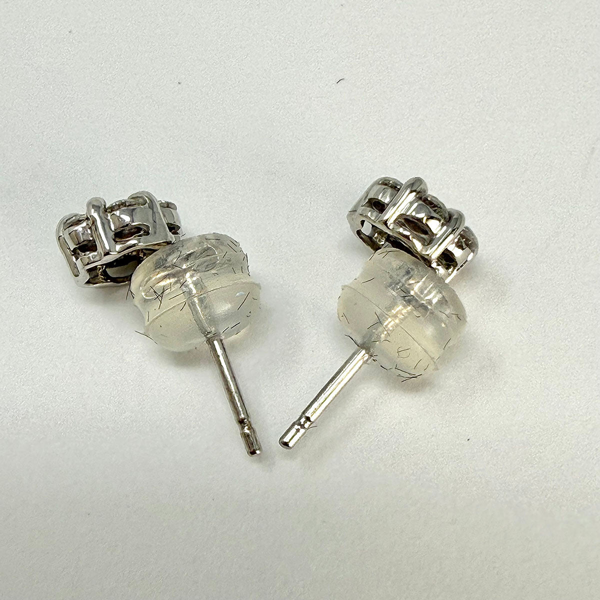 18K White Gold Diamond Stud Earrings