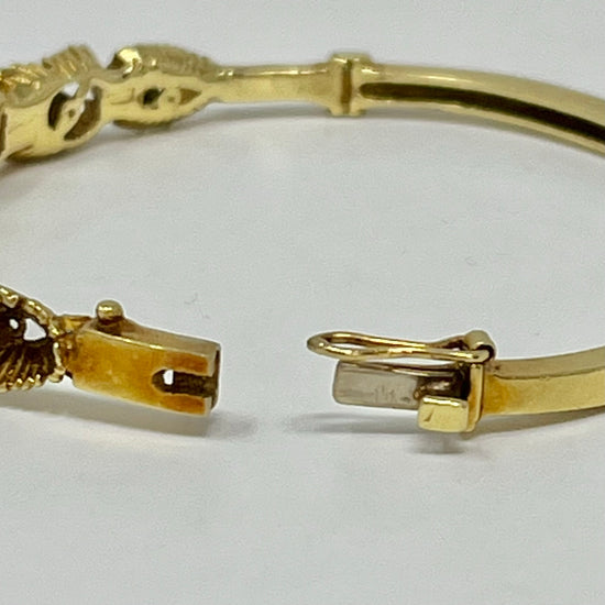18K Gold Hinged Bracelet with 8 Diamonds