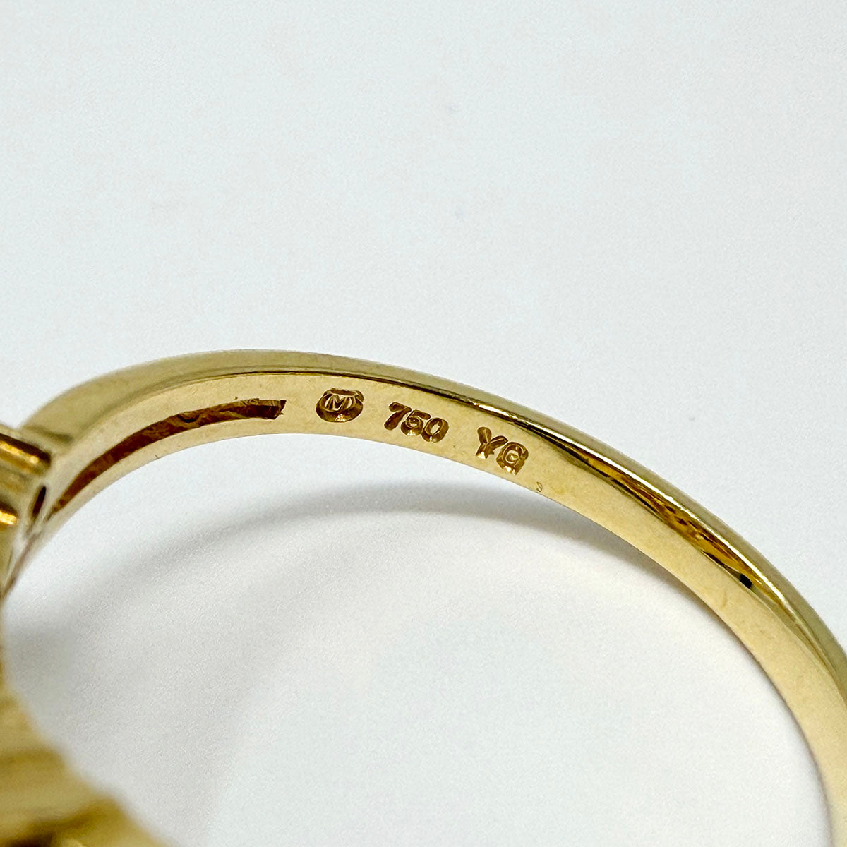 18K Gold Ring with Diamond and Pearl