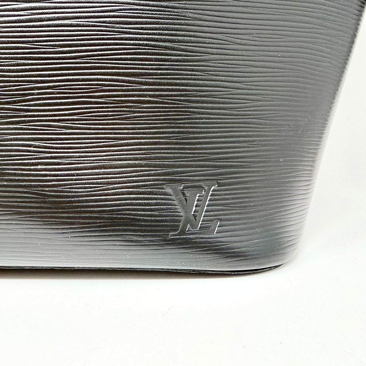 Louis Vuitton Neverfull Tote