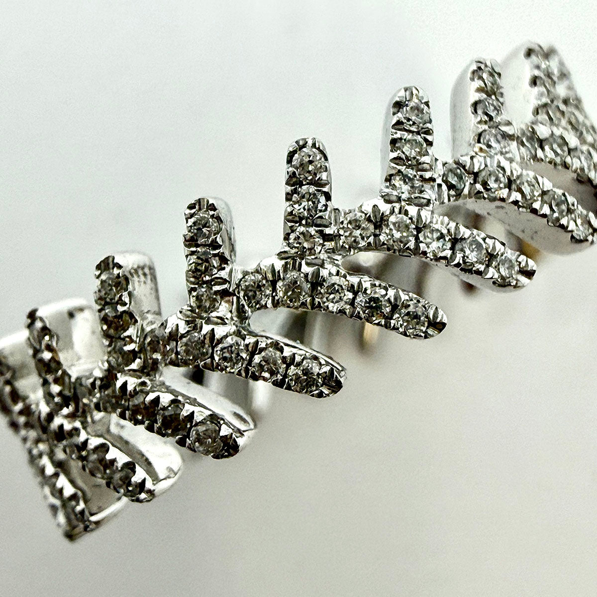 18K White Gold Diamond Band