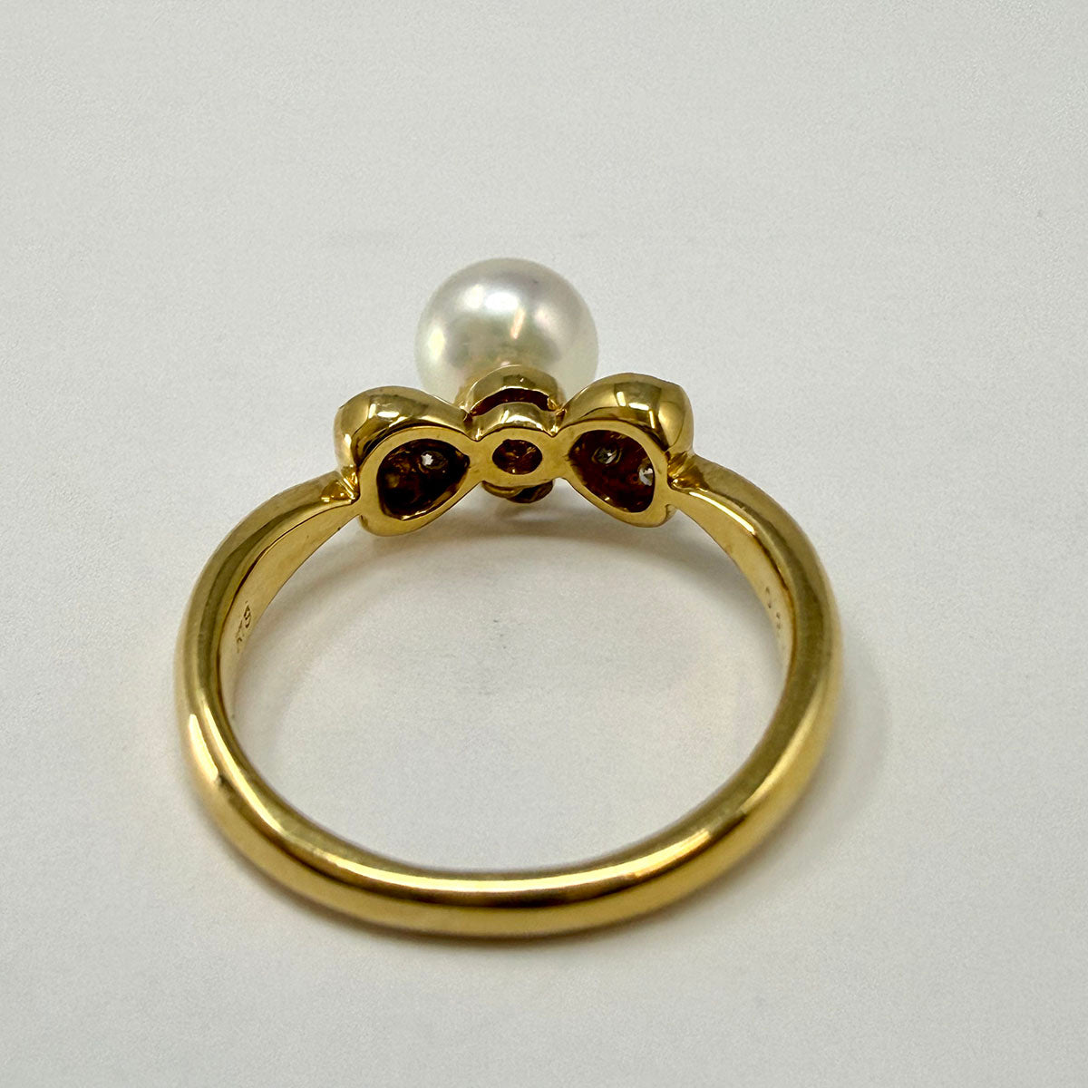 Bow Ring with Diamonds and Pearl