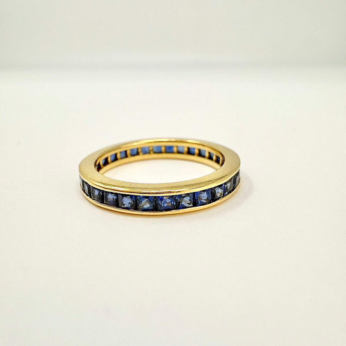 18K Gold Ring with 30 Sapphires