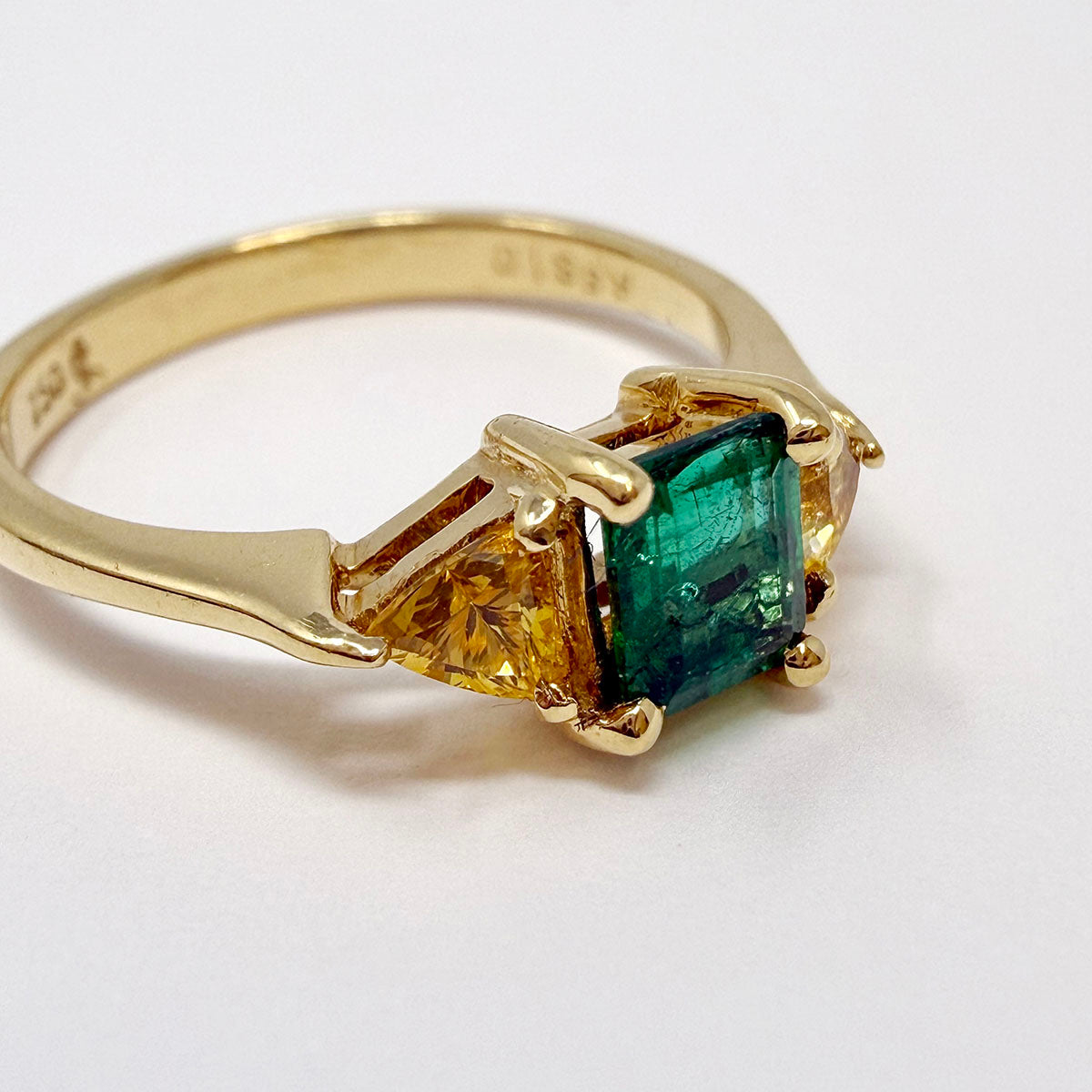 18K Gold Ring with Emerald and Yellow Sapphire