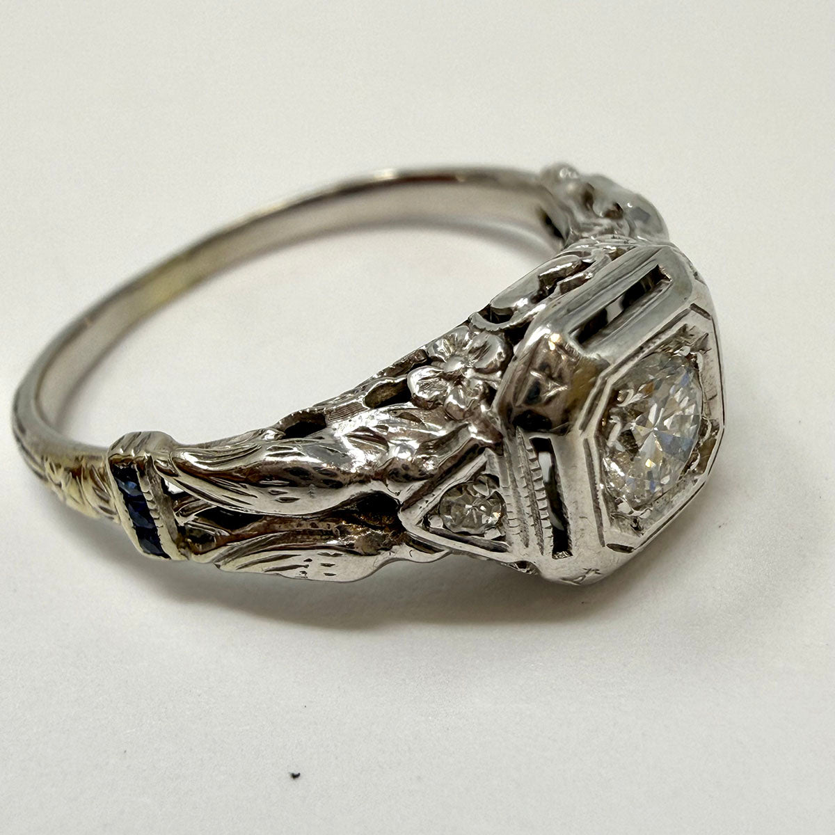 18K White Gold Antique Ring with Diamond