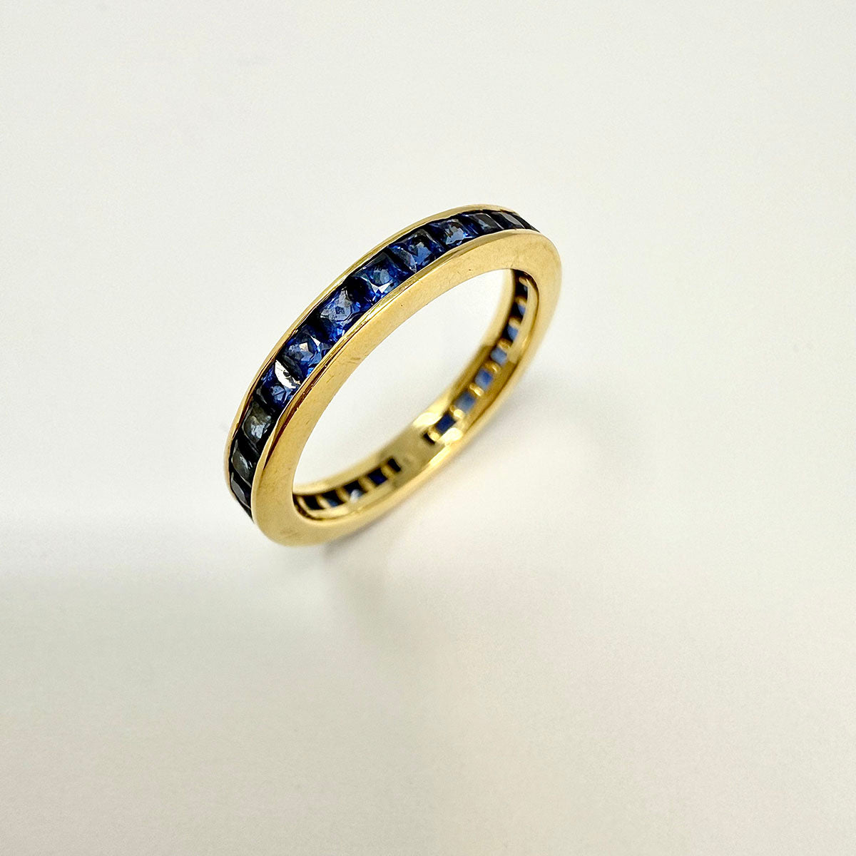 18K Gold Ring with 30 Sapphires