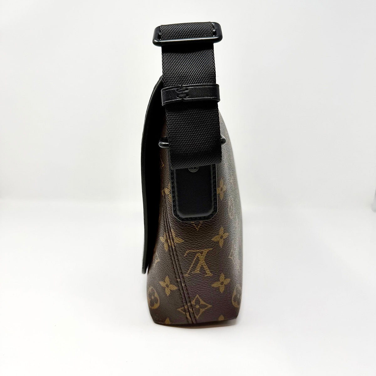 Louis Vuitton Messenger Bag