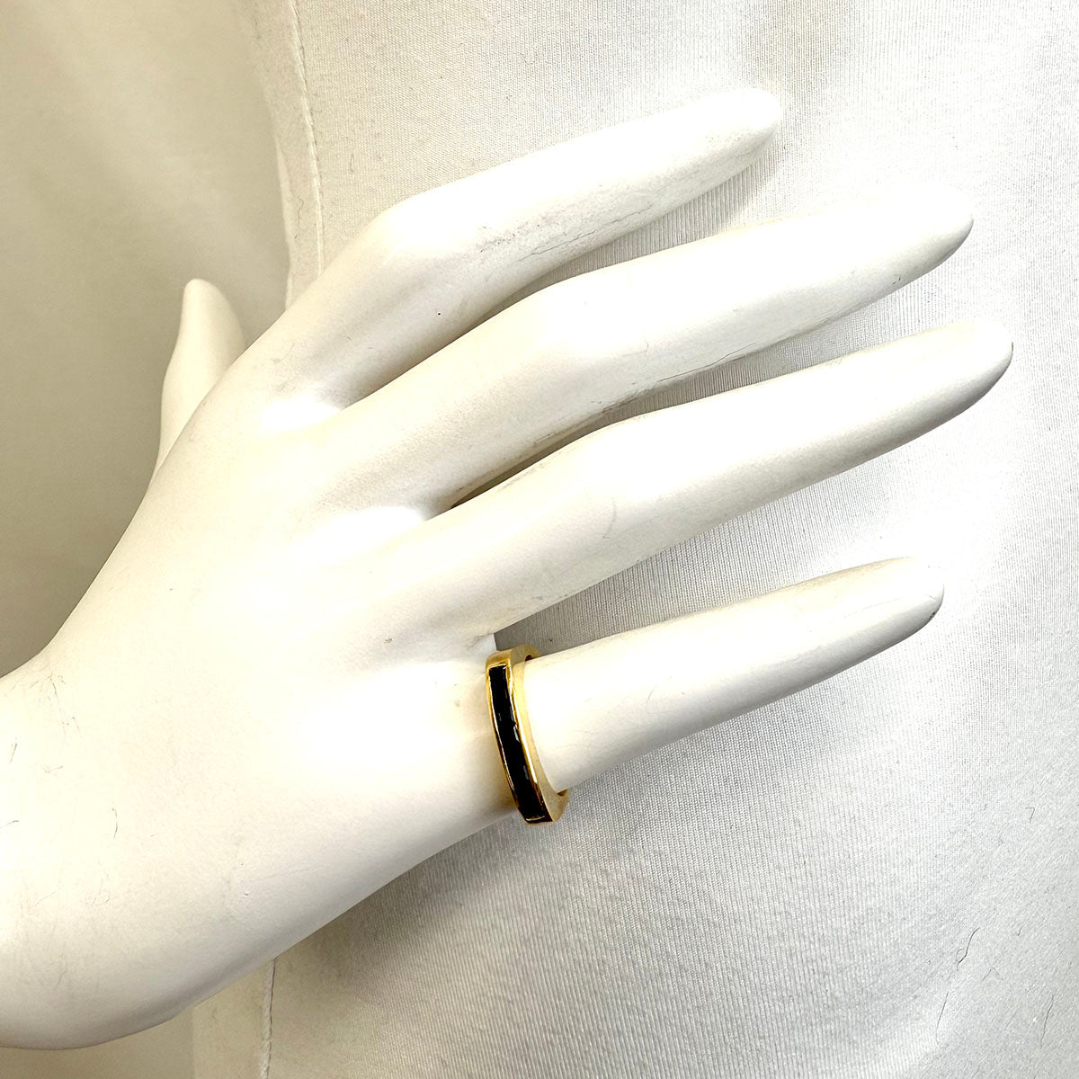 Valenza 18K Gold Ring with 8 Sapphires