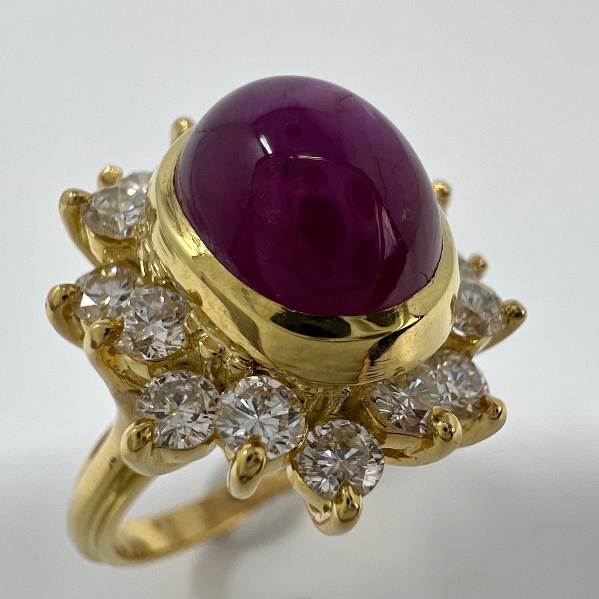 18K Gold Ring with Star Ruby and 16 Diamonds