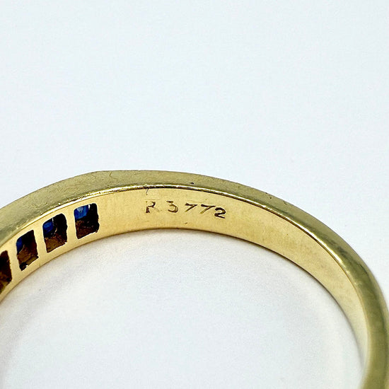 18K Gold Ring with 9 Sapphires