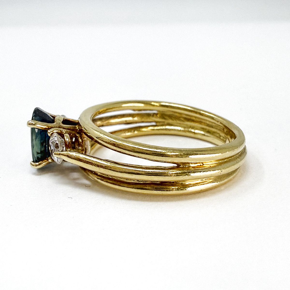 18K Gold Ring with Sapphire and Diamond