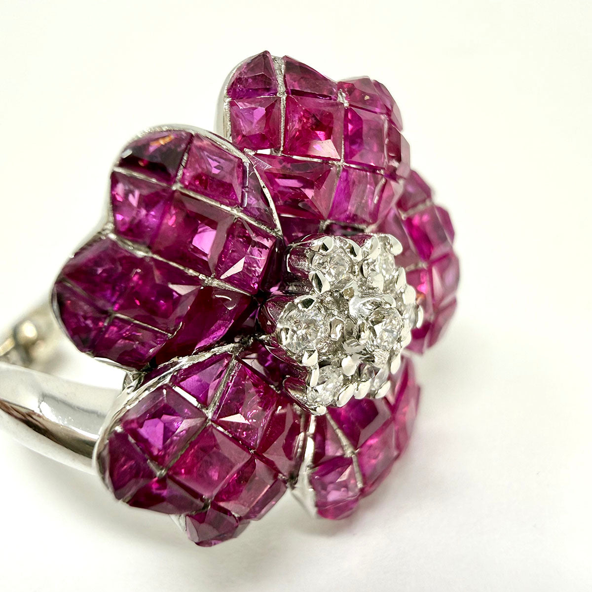 18K White Gold  Floral Ring with Ruby and Diamond