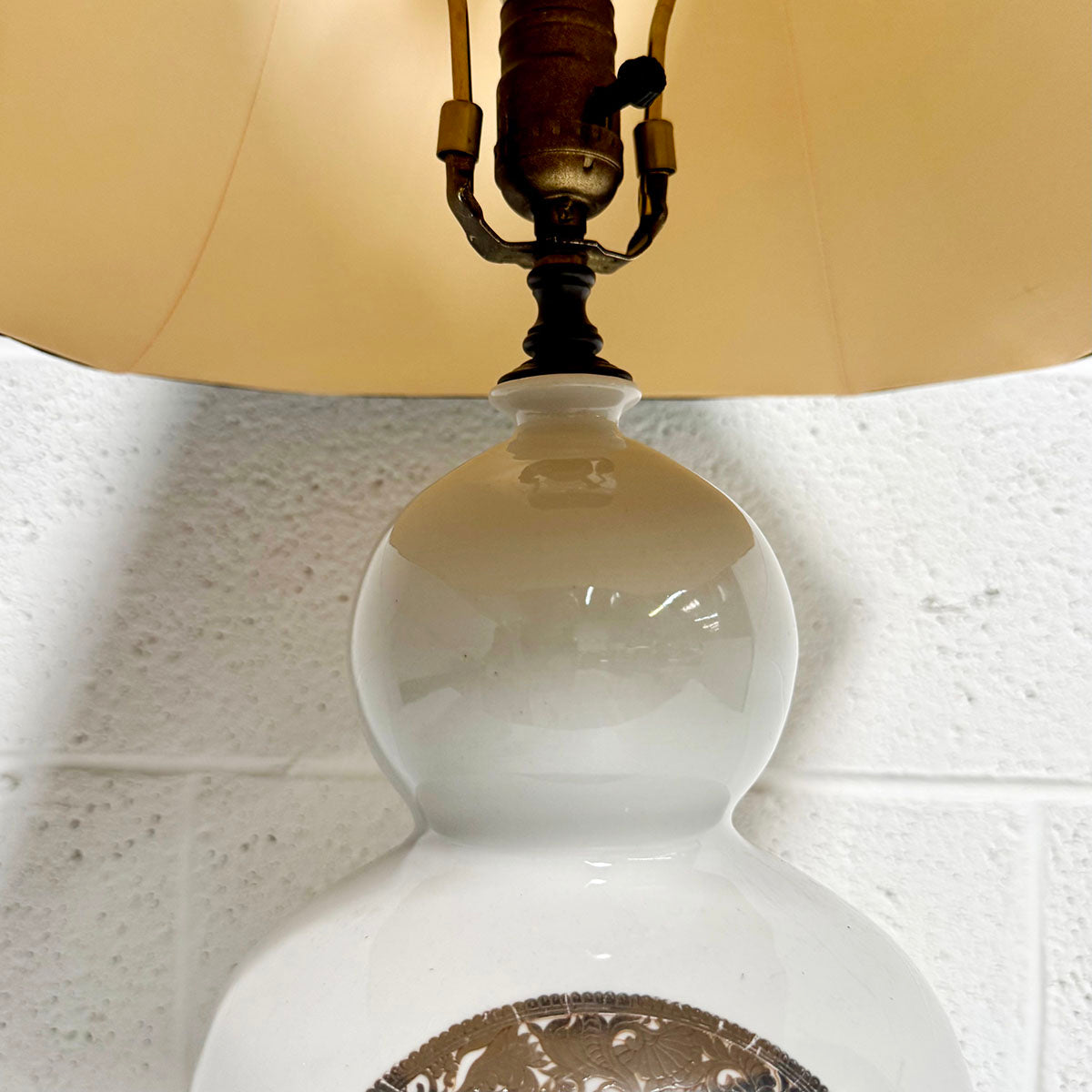 Medallion Table Lamp