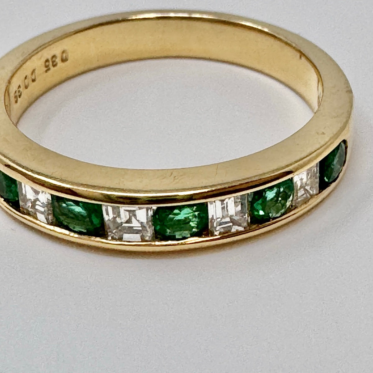 Wakasuki 18K Gold Ring with 5 Diamonds and 6 Emeralds