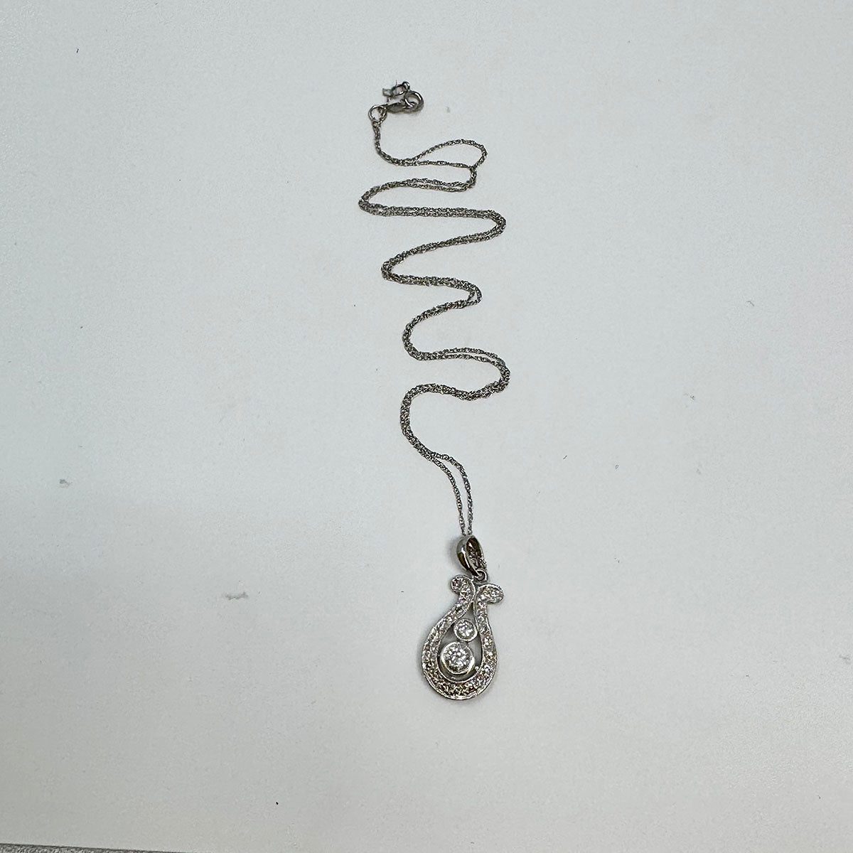 Vintage 14K White Gold  18" Necklace with Diamond Pendant