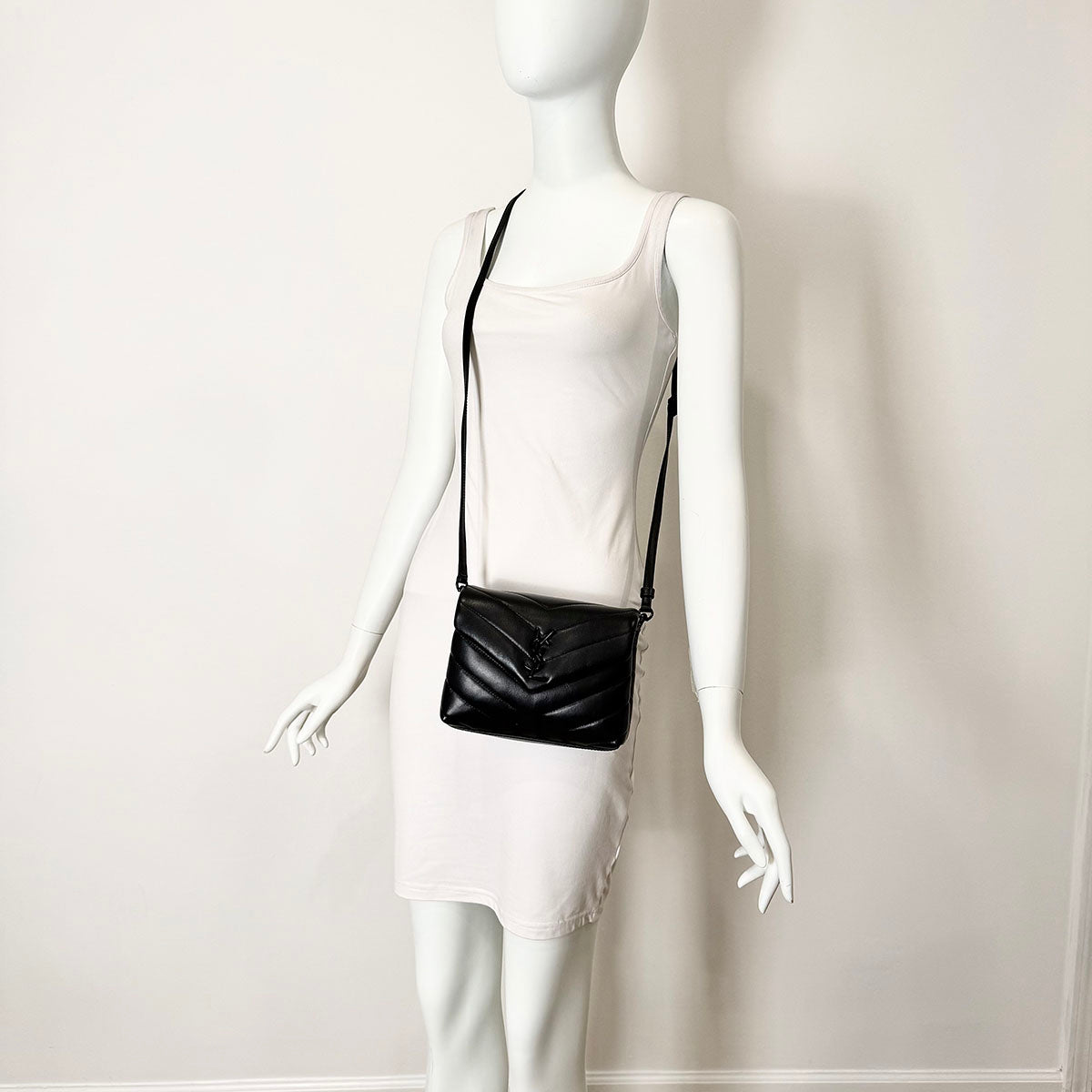 Yves Saint Laurent Shoulder Bag