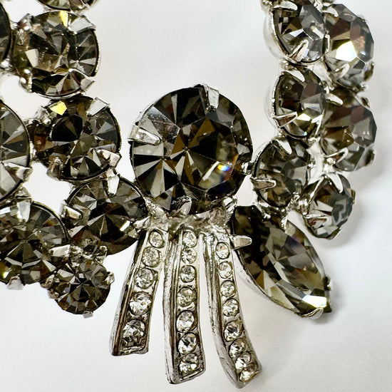 Weiss Rhinestone Wreath Pin