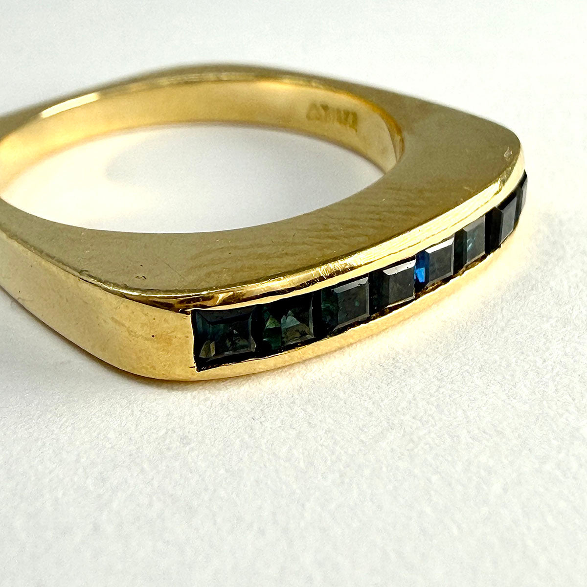 Valenza 18K Gold Guard Ring with 8 Square Faceted Sapphires (0.80ct)