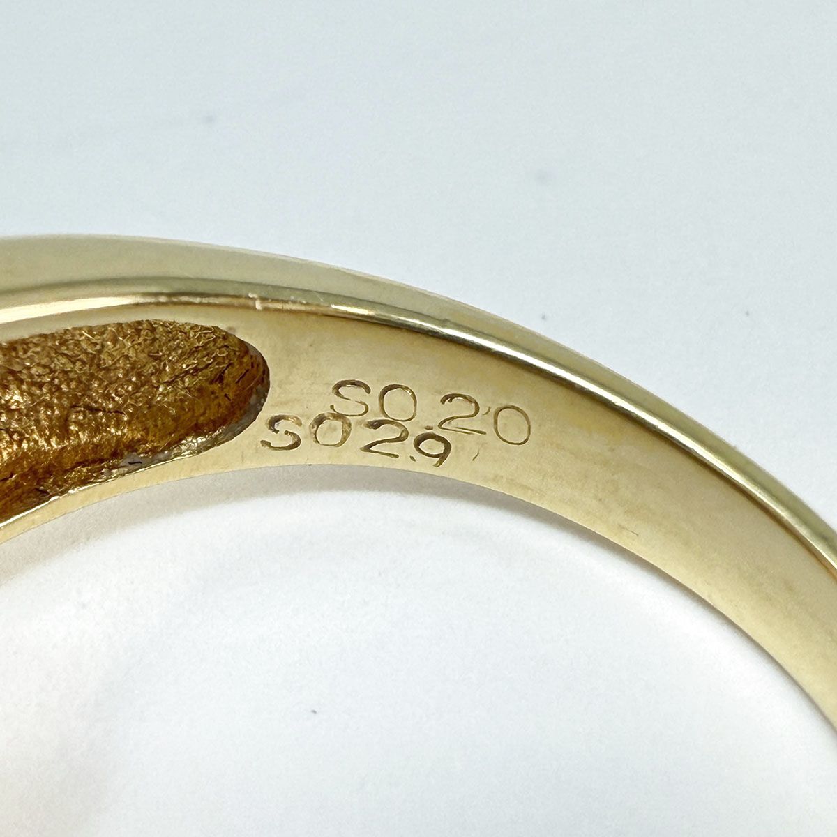 18K Gold Ring with Diamond and Sapphire