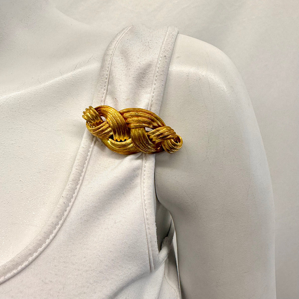 Henry Dunay 18K Gold Woven Pin