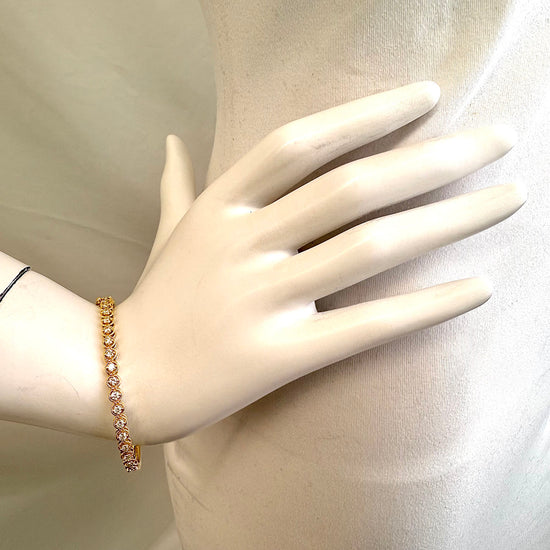 14K Gold Hinged Bracelet with Diamond