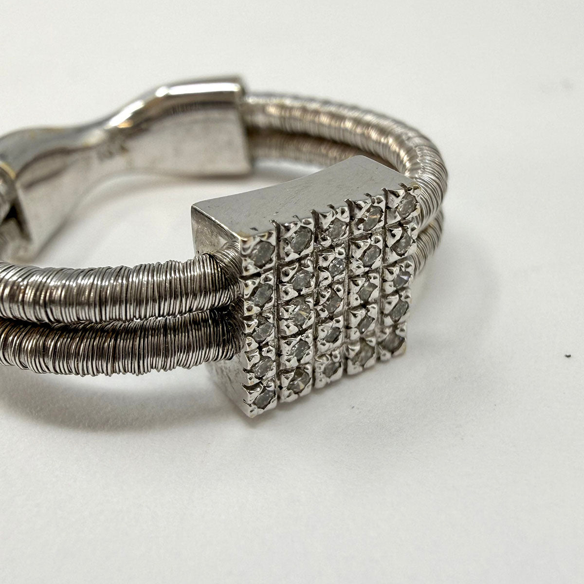 18K White Gold Elastic Ring with Diamond