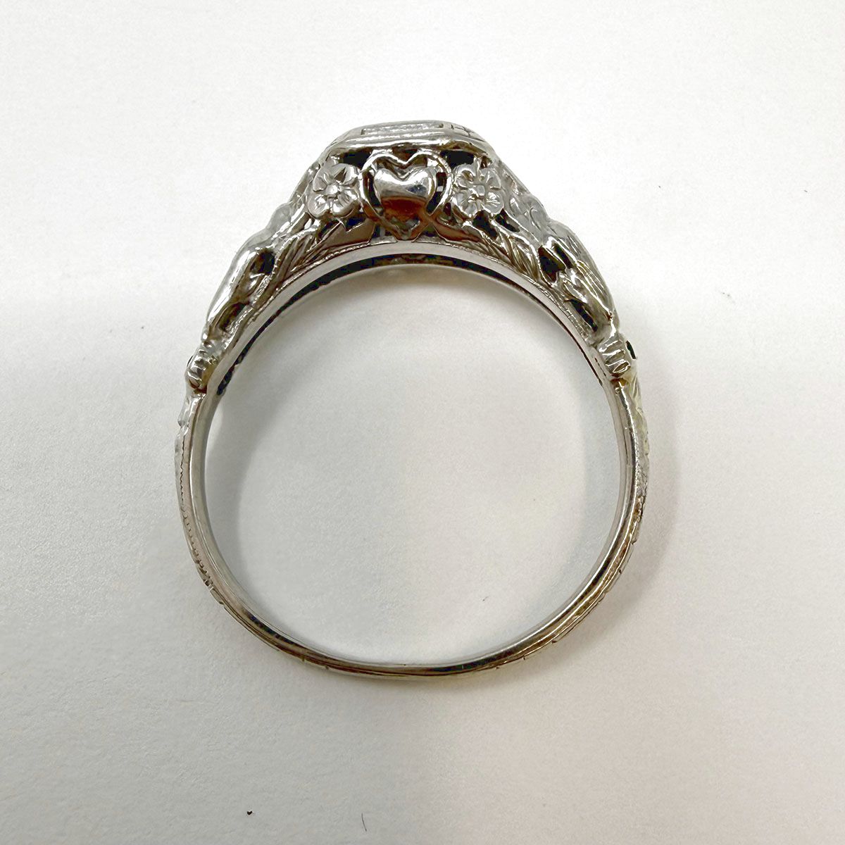 18K White Gold Antique Ring with Diamond