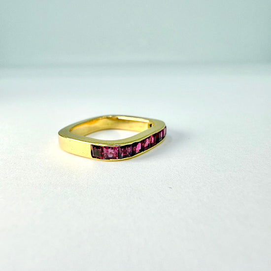 18K Gold Square Ring with 11 Rubies