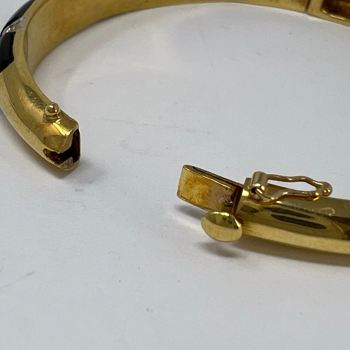 Midviani 18K Gold Hinged Bracelet with Onyx and 20 Diamonds