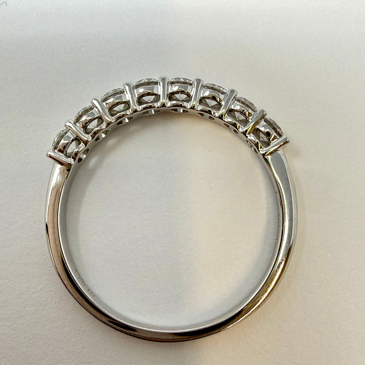 18K White Gold Ring with 8 Brilliant Cut Diamonds
