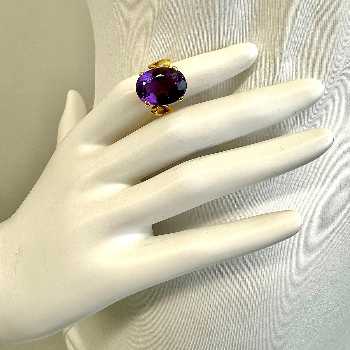 18K Gold Ring with Amethyst