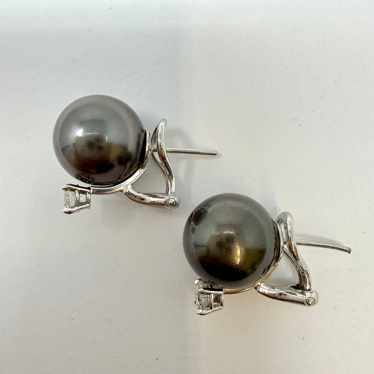 Platinum  Earrings with 12.8mm Tahitian Pearl and Diamond