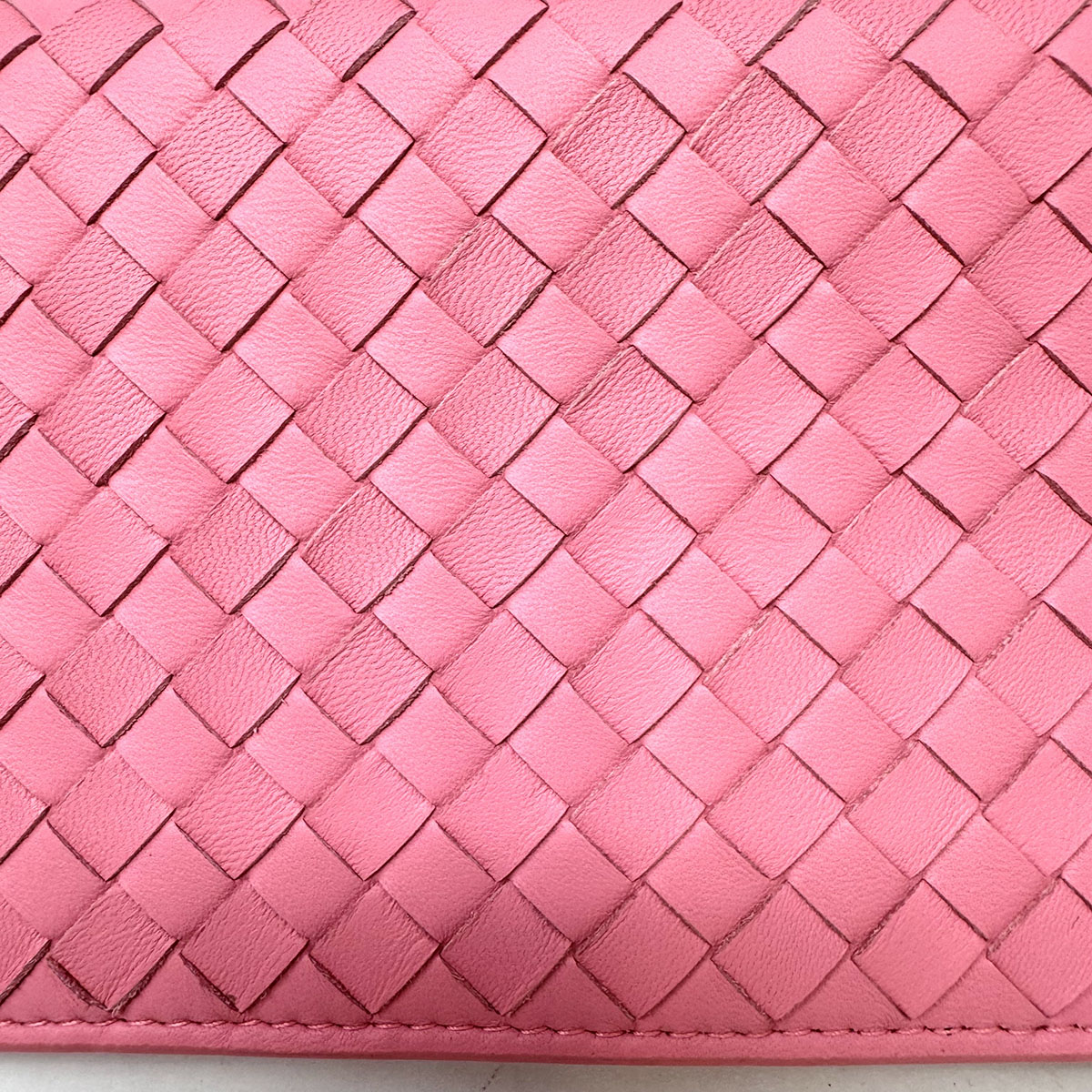 Bottega Veneta Intrecciato Wallet on the Chain