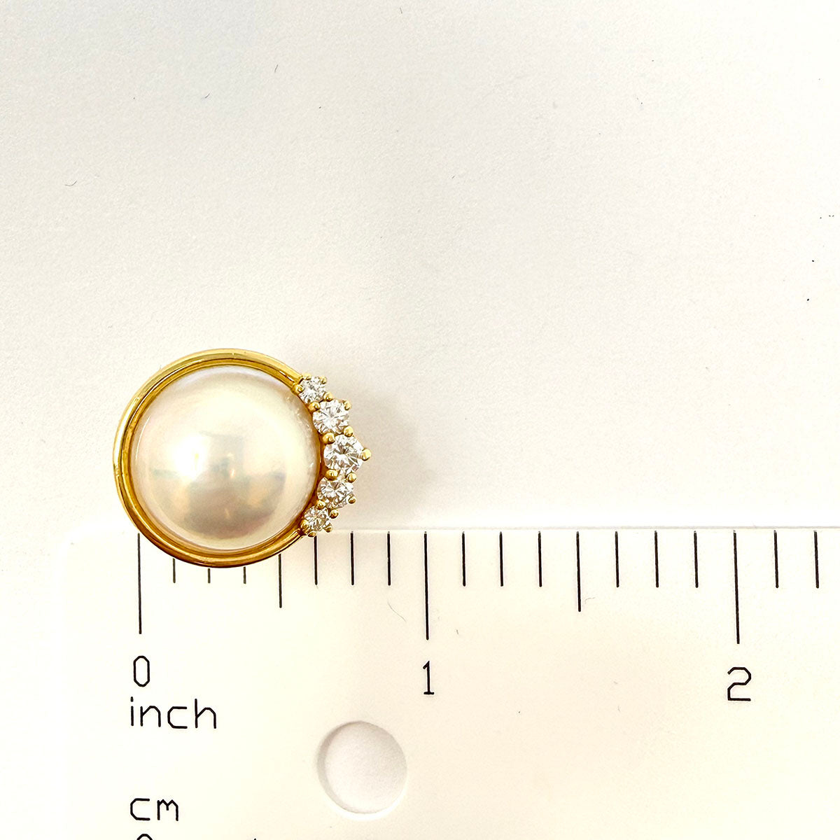 18K Gold Stud Earrings with Mabe Pearl and 10 Diamonds