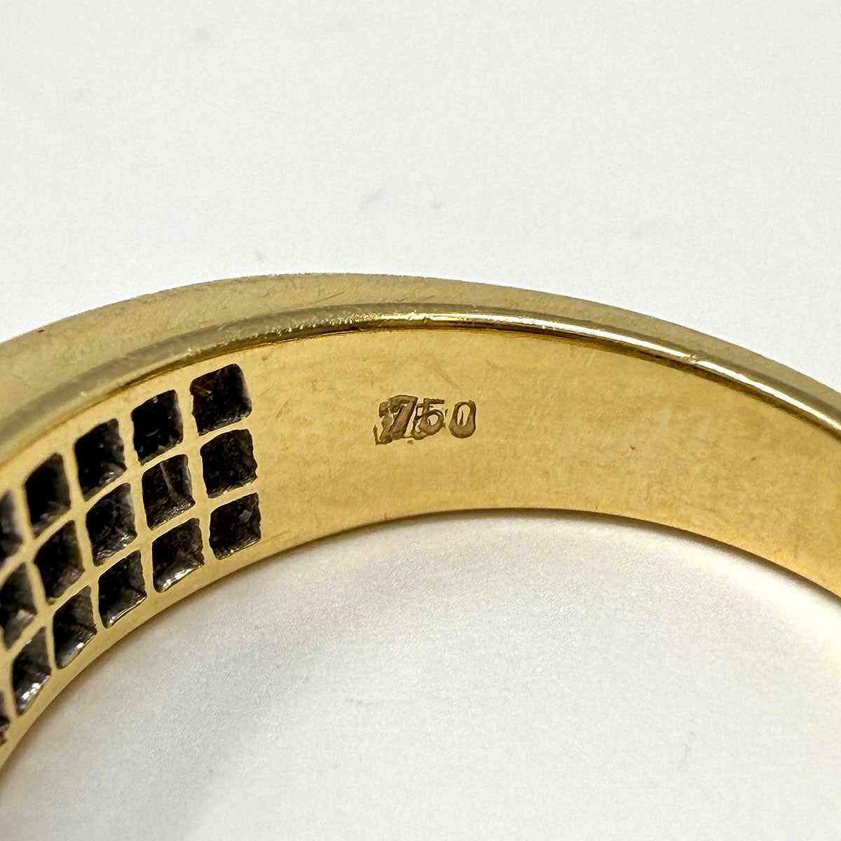 MKS 18K Gold Ring with 75 Princess Cut Diamonds