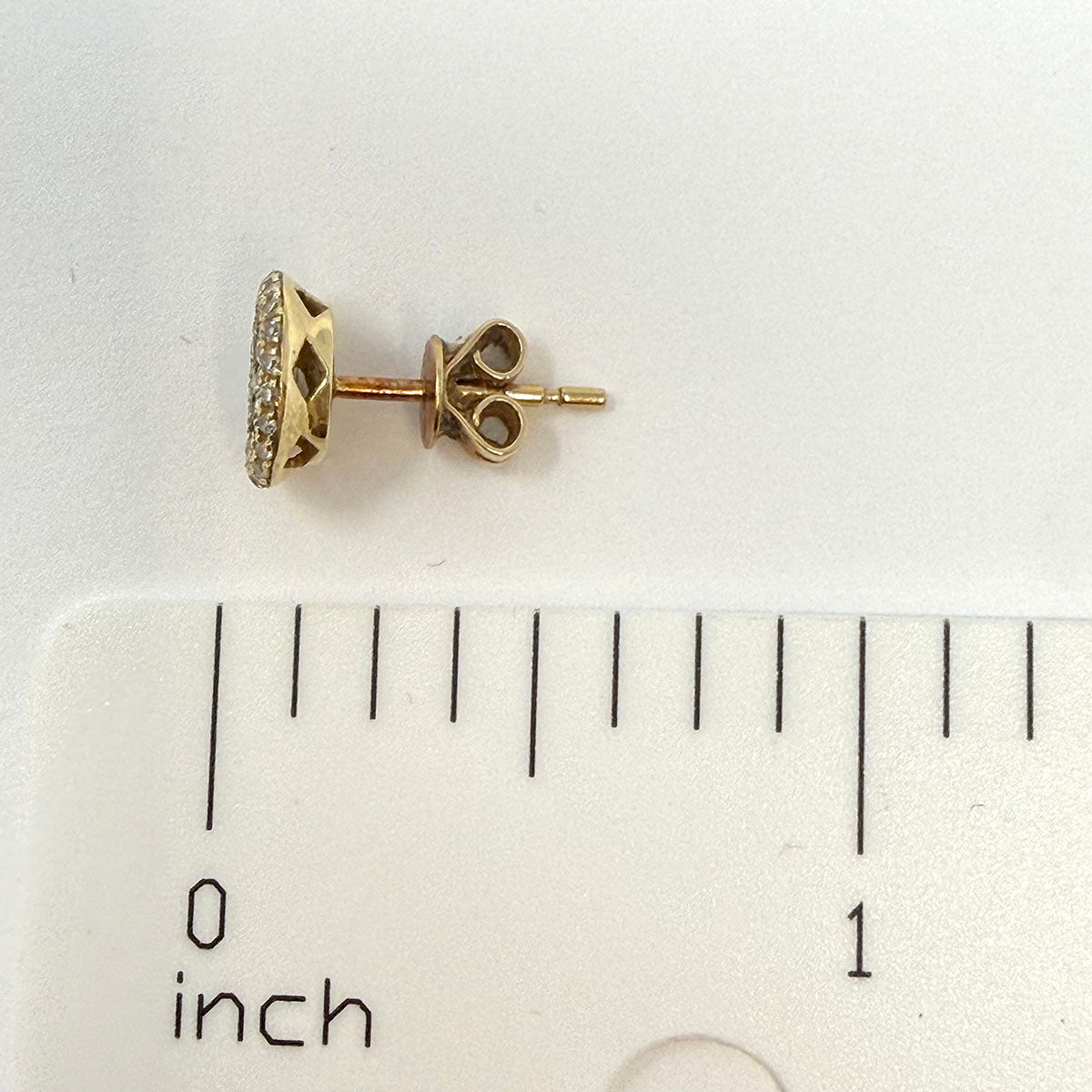14K Gold Round Stud Earrings with Diamond